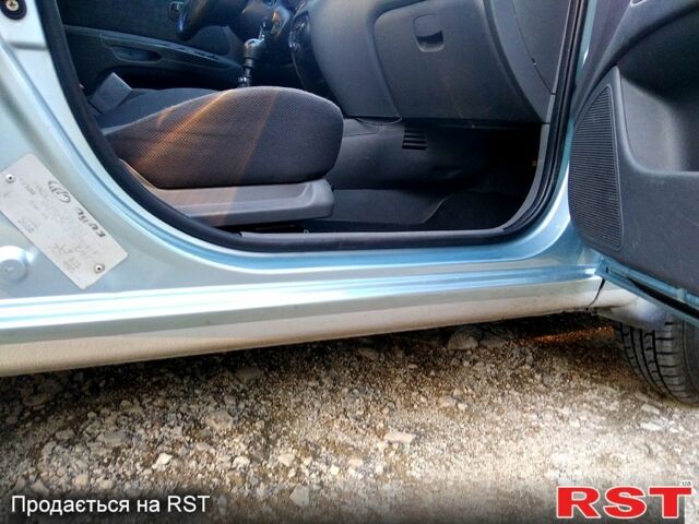 Сірий Кіа Ріо, об'ємом двигуна 1.4 л та пробігом 225 тис. км за 4500 $, фото 4 на Automoto.ua