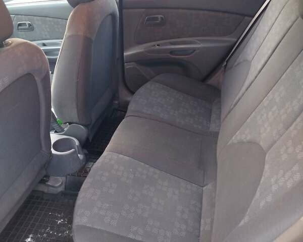 Серый Киа Рио, объемом двигателя 1.4 л и пробегом 146 тыс. км за 5500 $, фото 6 на Automoto.ua