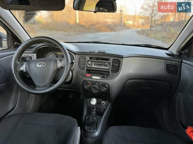 Сірий Кіа Ріо, об'ємом двигуна 1.4 л та пробігом 284 тис. км за 2699 $, фото 6 на Automoto.ua