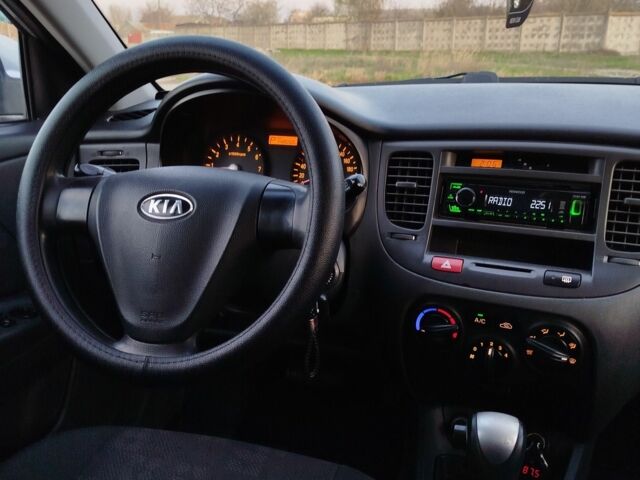 Серый Киа Рио, объемом двигателя 1.4 л и пробегом 148 тыс. км за 4950 $, фото 7 на Automoto.ua