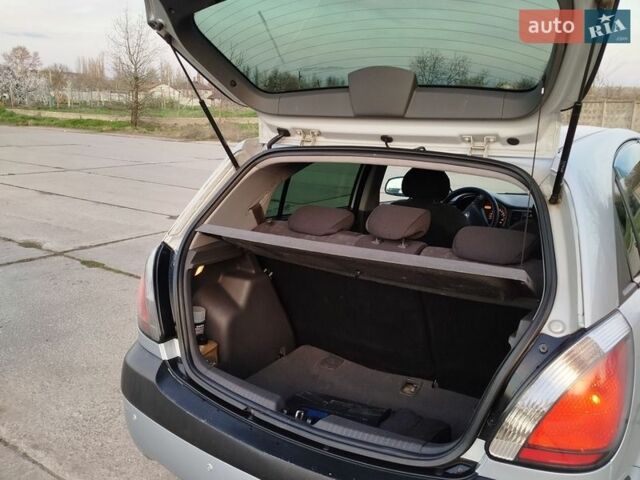 Сірий Кіа Ріо, об'ємом двигуна 1.4 л та пробігом 148 тис. км за 4950 $, фото 12 на Automoto.ua