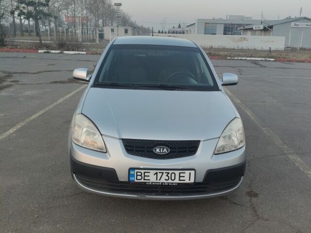 Серый Киа Рио, объемом двигателя 1.4 л и пробегом 147 тыс. км за 5500 $, фото 21 на Automoto.ua