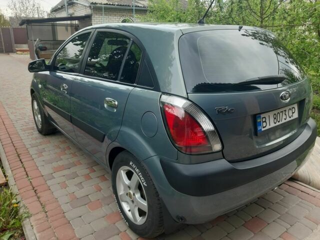 Серый Киа Рио, объемом двигателя 1.4 л и пробегом 315 тыс. км за 4100 $, фото 3 на Automoto.ua