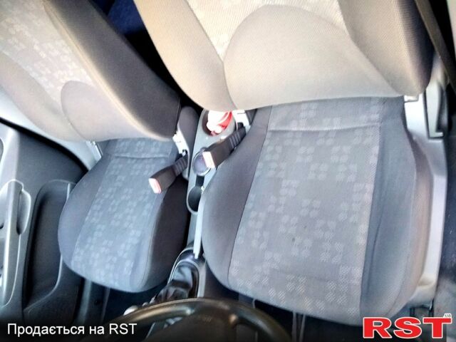 Сірий Кіа Ріо, об'ємом двигуна 1.4 л та пробігом 225 тис. км за 4500 $, фото 7 на Automoto.ua