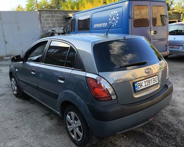 Серый Киа Рио, объемом двигателя 1.4 л и пробегом 252 тыс. км за 3250 $, фото 5 на Automoto.ua