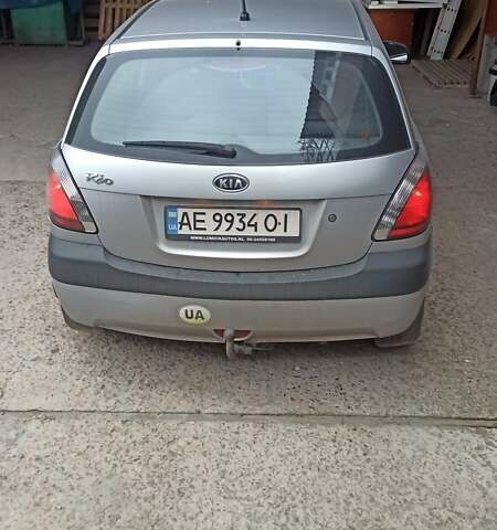 Серый Киа Рио, объемом двигателя 1.4 л и пробегом 220 тыс. км за 4200 $, фото 2 на Automoto.ua