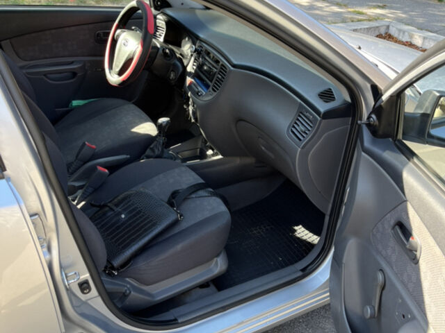 Сірий Кіа Ріо, об'ємом двигуна 1.4 л та пробігом 140 тис. км за 5300 $, фото 10 на Automoto.ua