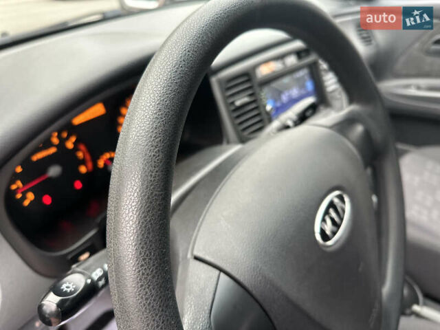 Сірий Кіа Ріо, об'ємом двигуна 1.4 л та пробігом 98 тис. км за 5990 $, фото 14 на Automoto.ua