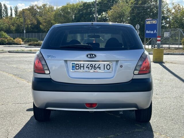 Серый Киа Рио, объемом двигателя 1.4 л и пробегом 231 тыс. км за 6000 $, фото 5 на Automoto.ua