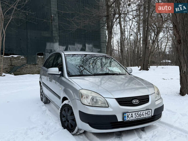Сірий Кіа Ріо, об'ємом двигуна 1.34 л та пробігом 196 тис. км за 5300 $, фото 5 на Automoto.ua