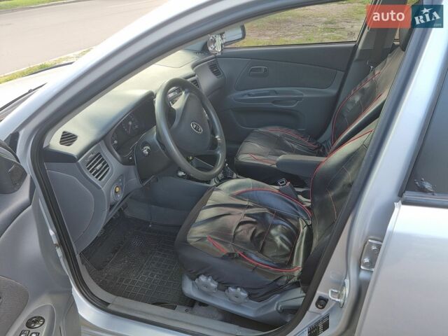 Сірий Кіа Ріо, об'ємом двигуна 1.4 л та пробігом 300 тис. км за 4500 $, фото 2 на Automoto.ua