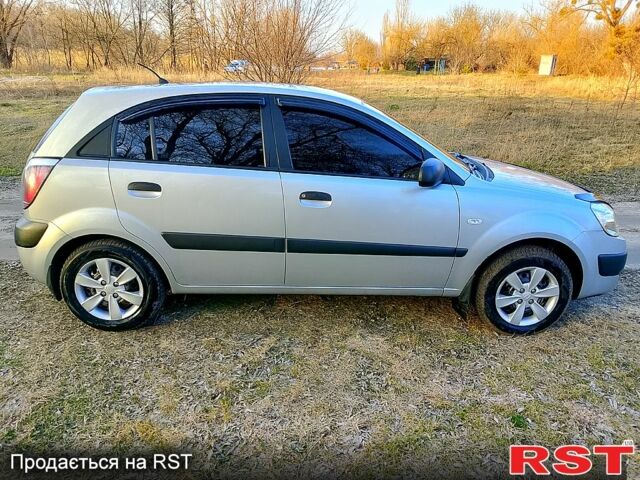 Сірий Кіа Ріо, об'ємом двигуна 1.4 л та пробігом 227 тис. км за 4000 $, фото 3 на Automoto.ua