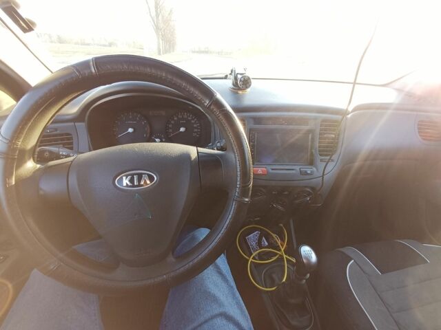 Сірий Кіа Ріо, об'ємом двигуна 1.4 л та пробігом 357 тис. км за 3800 $, фото 6 на Automoto.ua