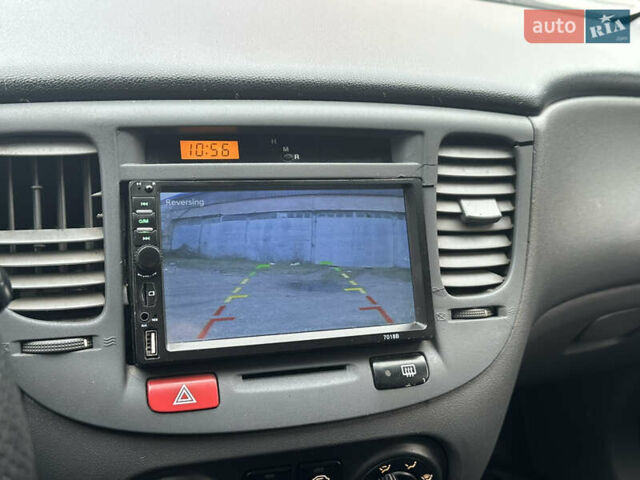 Серый Киа Рио, объемом двигателя 1.4 л и пробегом 223 тыс. км за 4700 $, фото 42 на Automoto.ua