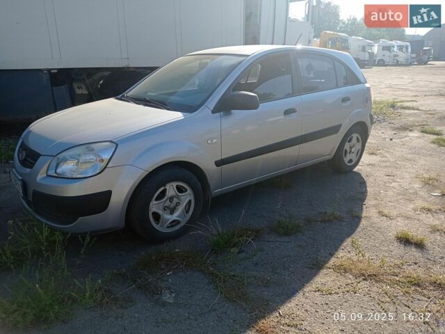 Сірий Кіа Ріо, об'ємом двигуна 1.4 л та пробігом 190 тис. км за 3900 $, фото 3 на Automoto.ua