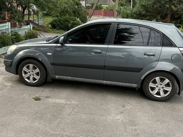 Сірий Кіа Ріо, об'ємом двигуна 1.4 л та пробігом 255 тис. км за 3900 $, фото 4 на Automoto.ua