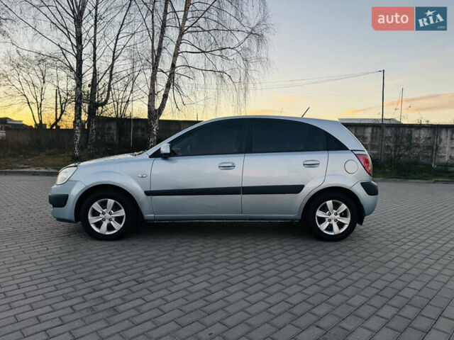 Сірий Кіа Ріо, об'ємом двигуна 1.4 л та пробігом 190 тис. км за 6000 $, фото 6 на Automoto.ua