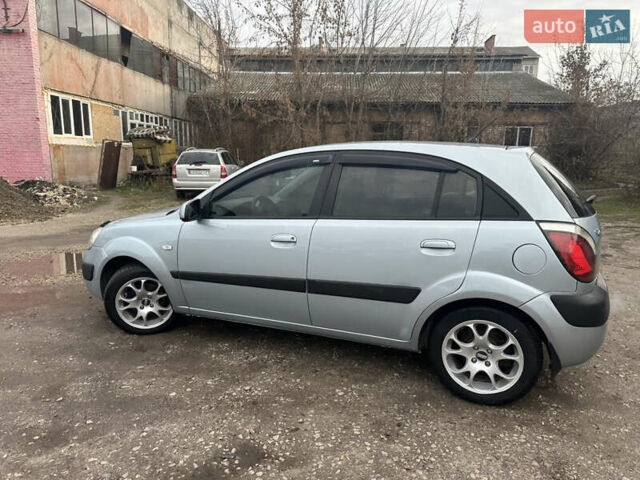 Серый Киа Рио, объемом двигателя 1.4 л и пробегом 223 тыс. км за 4700 $, фото 19 на Automoto.ua
