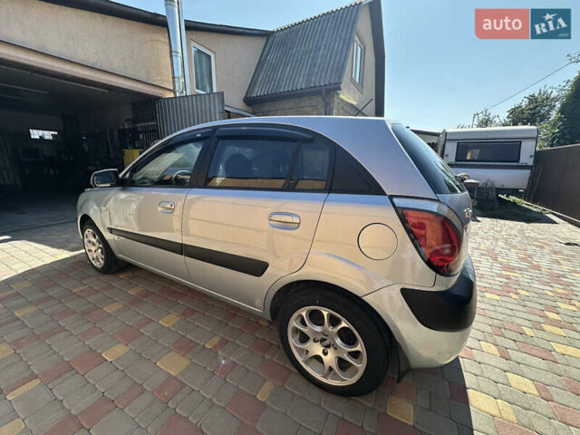 Серый Киа Рио, объемом двигателя 1.4 л и пробегом 223 тыс. км за 4900 $, фото 7 на Automoto.ua