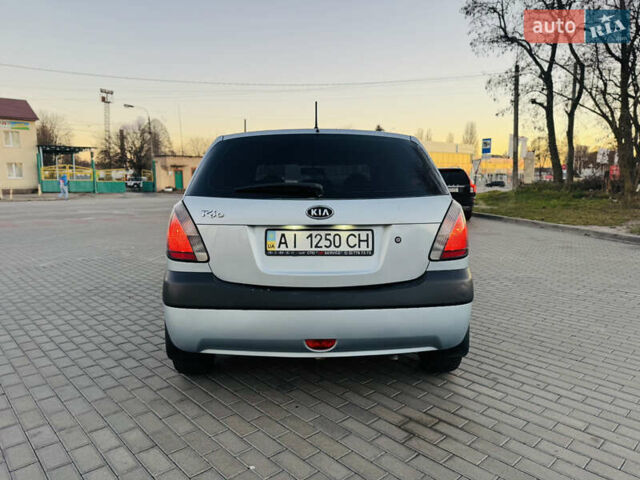 Серый Киа Рио, объемом двигателя 1.4 л и пробегом 190 тыс. км за 6200 $, фото 4 на Automoto.ua