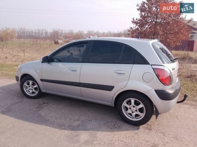 Сірий Кіа Ріо, об'ємом двигуна 1.4 л та пробігом 119 тис. км за 5500 $, фото 6 на Automoto.ua