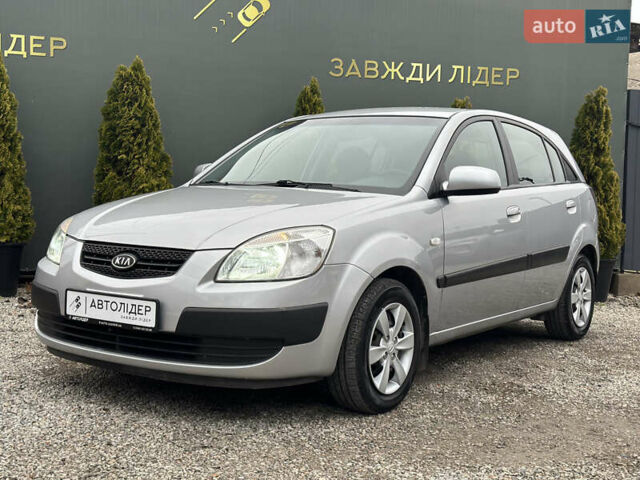 Сірий Кіа Ріо, об'ємом двигуна 1.4 л та пробігом 98 тис. км за 5990 $, фото 1 на Automoto.ua