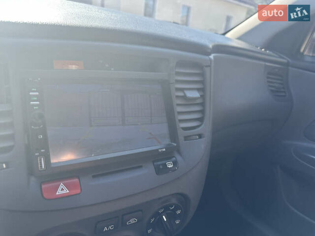 Серый Киа Рио, объемом двигателя 1.4 л и пробегом 223 тыс. км за 4900 $, фото 28 на Automoto.ua