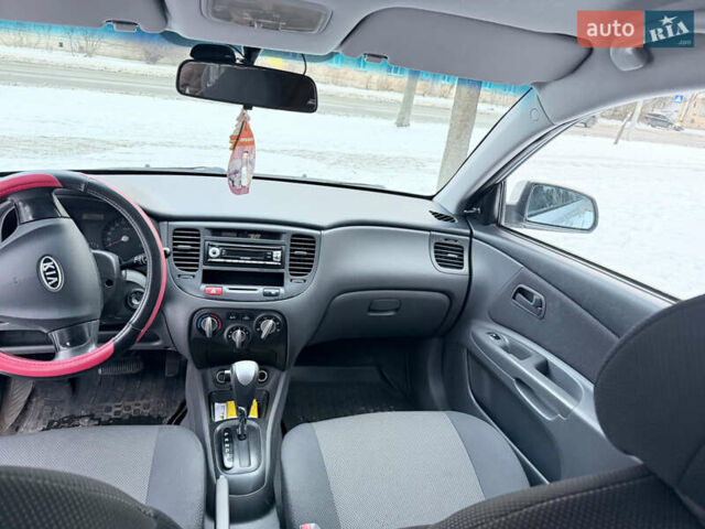 Сірий Кіа Ріо, об'ємом двигуна 1.34 л та пробігом 196 тис. км за 5300 $, фото 20 на Automoto.ua