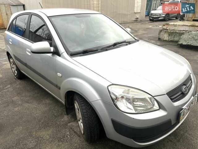 Серый Киа Рио, объемом двигателя 1.4 л и пробегом 95 тыс. км за 7000 $, фото 2 на Automoto.ua