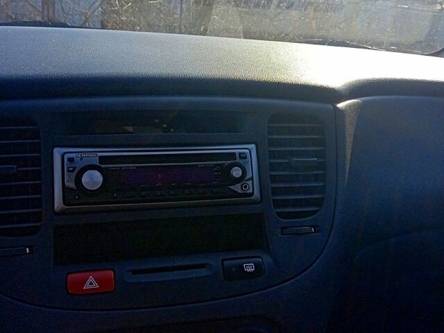 Серый Киа Рио, объемом двигателя 1.4 л и пробегом 135 тыс. км за 5300 $, фото 6 на Automoto.ua