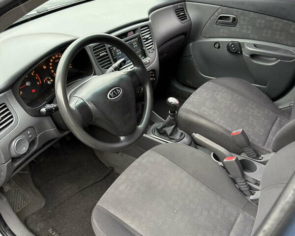 Серый Киа Рио, объемом двигателя 1.4 л и пробегом 178 тыс. км за 3300 $, фото 7 на Automoto.ua