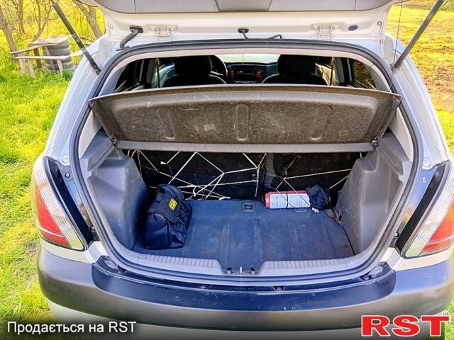 Серый Киа Рио, объемом двигателя 1.4 л и пробегом 220 тыс. км за 3800 $, фото 11 на Automoto.ua