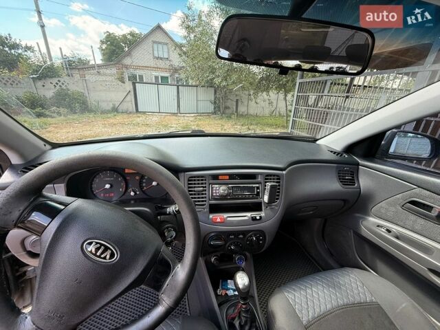 Сірий Кіа Ріо, об'ємом двигуна 1.4 л та пробігом 255 тис. км за 3900 $, фото 10 на Automoto.ua
