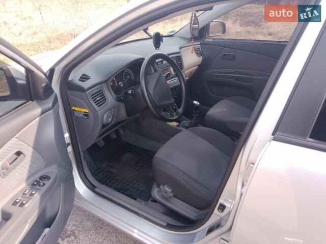 Сірий Кіа Ріо, об'ємом двигуна 1.4 л та пробігом 119 тис. км за 5500 $, фото 7 на Automoto.ua