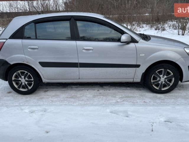 Серый Киа Рио, объемом двигателя 1.4 л и пробегом 271 тыс. км за 4500 $, фото 5 на Automoto.ua