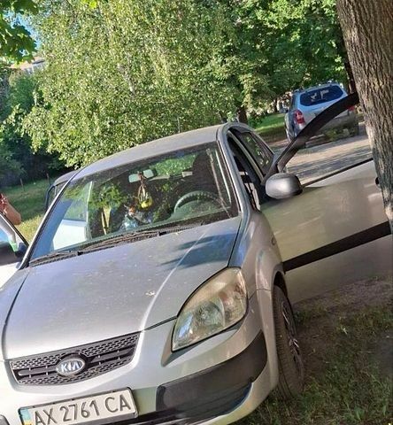 Сірий Кіа Ріо, об'ємом двигуна 1.4 л та пробігом 240 тис. км за 5000 $, фото 1 на Automoto.ua
