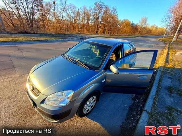 Сірий Кіа Ріо, об'ємом двигуна 1.4 л та пробігом 357 тис. км за 3800 $, фото 1 на Automoto.ua