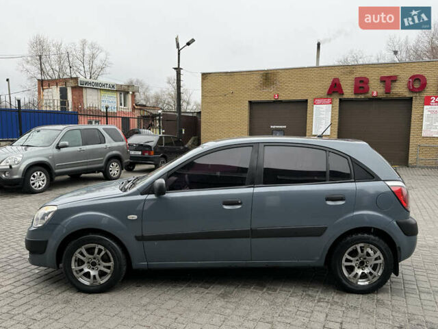 Серый Киа Рио, объемом двигателя 1.4 л и пробегом 178 тыс. км за 3300 $, фото 2 на Automoto.ua