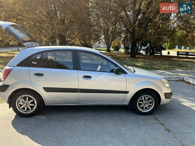 Серый Киа Рио, объемом двигателя 1.4 л и пробегом 140 тыс. км за 5300 $, фото 11 на Automoto.ua