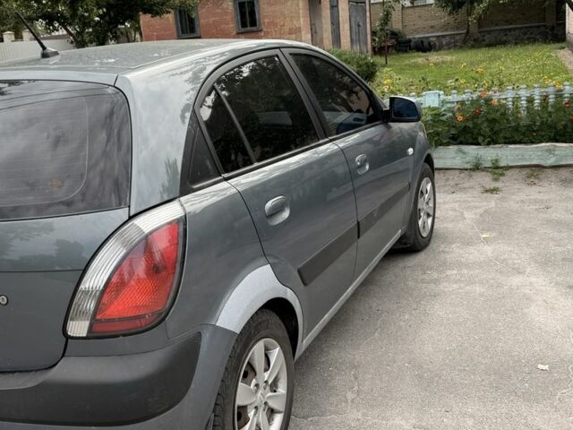 Сірий Кіа Ріо, об'ємом двигуна 1.4 л та пробігом 255 тис. км за 3897 $, фото 1 на Automoto.ua
