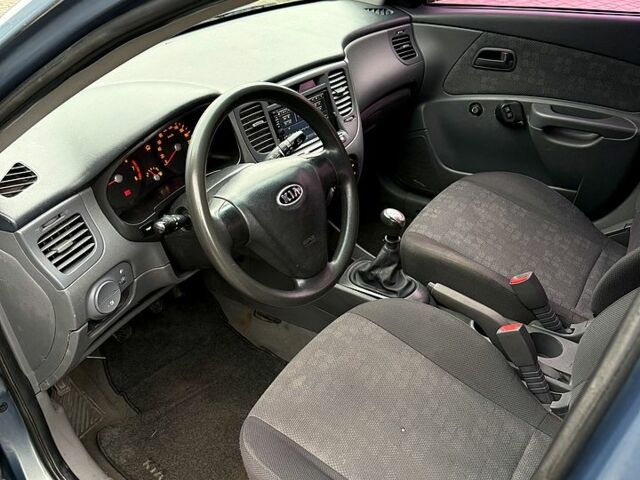 Серый Киа Рио, объемом двигателя 1.4 л и пробегом 17800 тыс. км за 3300 $, фото 8 на Automoto.ua