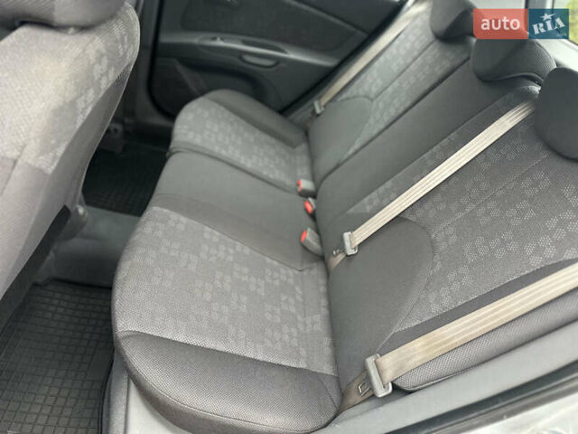 Сірий Кіа Ріо, об'ємом двигуна 1.4 л та пробігом 98 тис. км за 5990 $, фото 20 на Automoto.ua