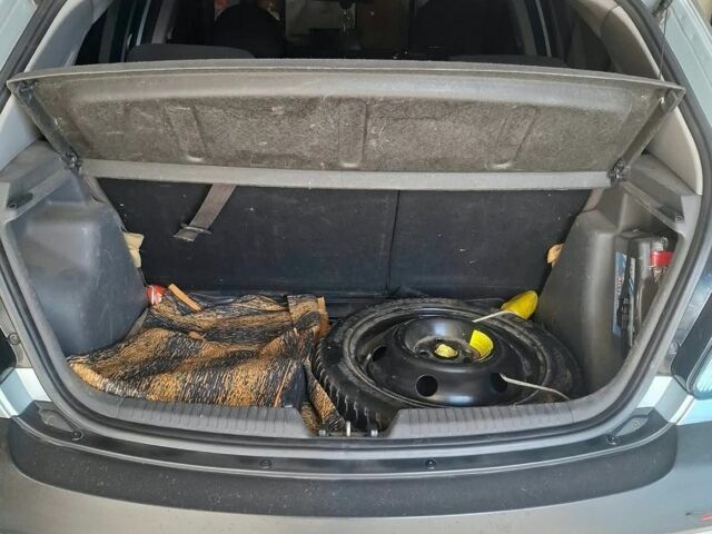 Сірий Кіа Ріо, об'ємом двигуна 1.4 л та пробігом 225 тис. км за 4100 $, фото 6 на Automoto.ua