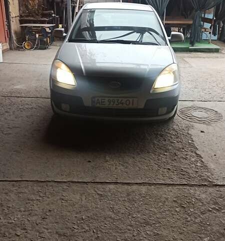 Серый Киа Рио, объемом двигателя 1.4 л и пробегом 220 тыс. км за 4200 $, фото 3 на Automoto.ua