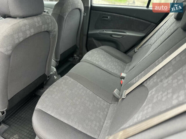 Сірий Кіа Ріо, об'ємом двигуна 1.4 л та пробігом 98 тис. км за 5990 $, фото 19 на Automoto.ua