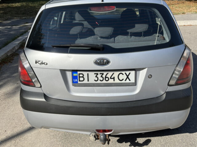 Сірий Кіа Ріо, об'ємом двигуна 1.4 л та пробігом 140 тис. км за 5300 $, фото 8 на Automoto.ua