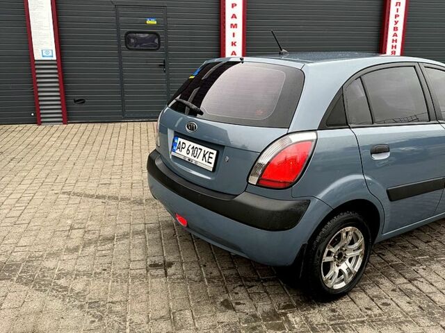 Серый Киа Рио, объемом двигателя 1.4 л и пробегом 17800 тыс. км за 3300 $, фото 9 на Automoto.ua