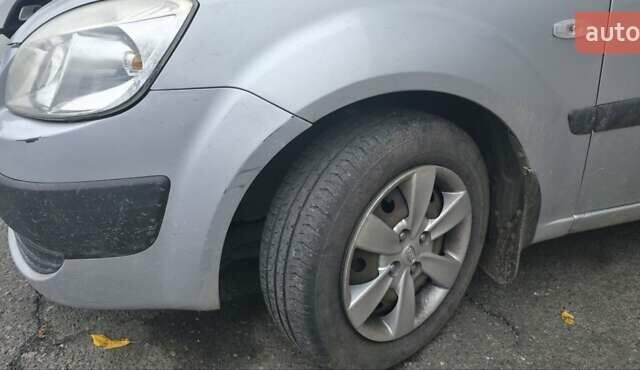 Серый Киа Рио, объемом двигателя 1.4 л и пробегом 130 тыс. км за 4500 $, фото 10 на Automoto.ua