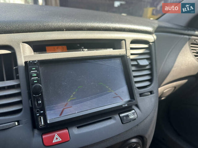Серый Киа Рио, объемом двигателя 1.4 л и пробегом 223 тыс. км за 4900 $, фото 26 на Automoto.ua