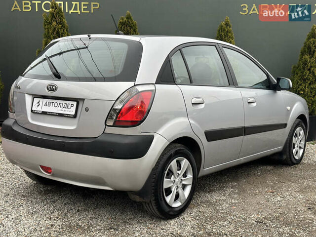Сірий Кіа Ріо, об'ємом двигуна 1.4 л та пробігом 98 тис. км за 5990 $, фото 7 на Automoto.ua